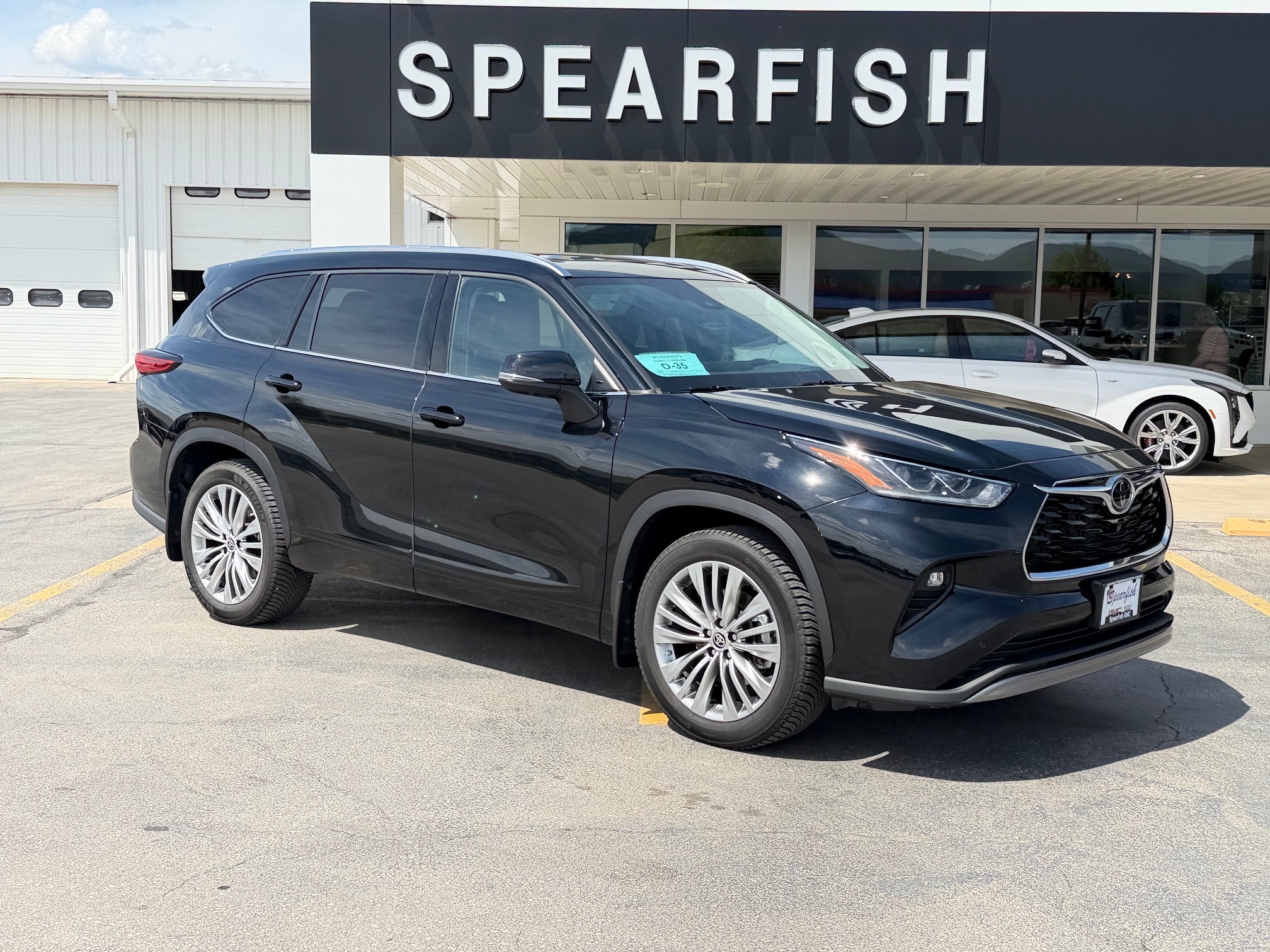 2022 Toyota Highlander Platinum AWD (Natl) in Black — front three-quarter view